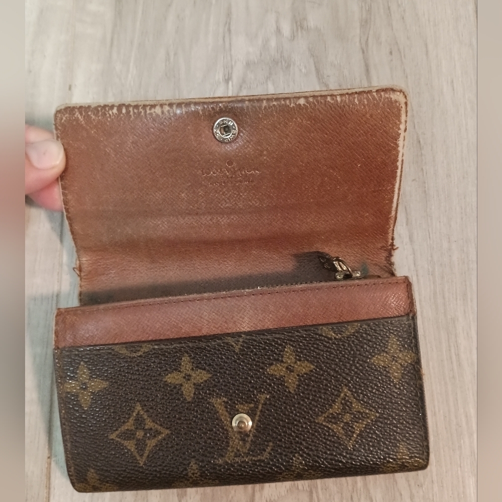 Authentic LOUIS VUITTON Porte Monnaie Tresor Monogram - Picture 7 of 13